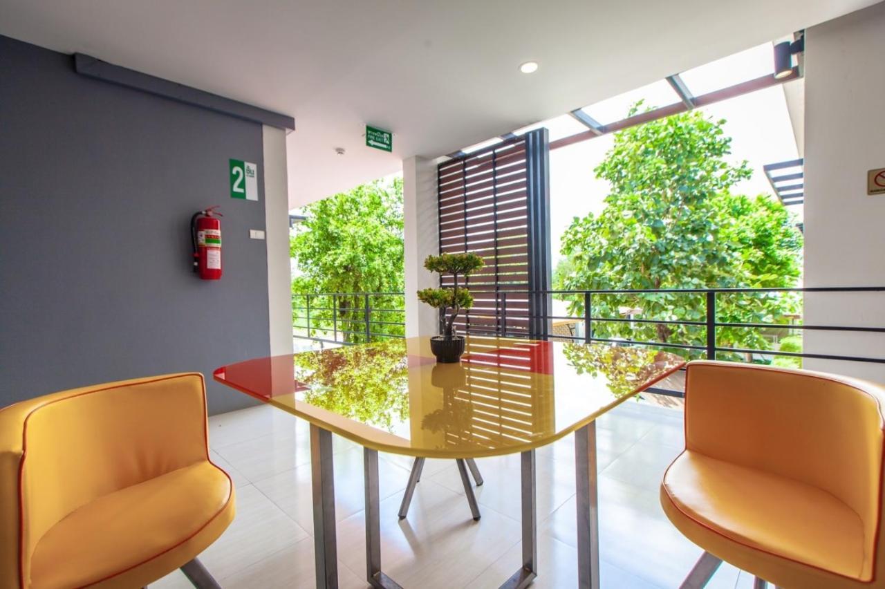 Barista Hotel Уттарадит Экстерьер фото