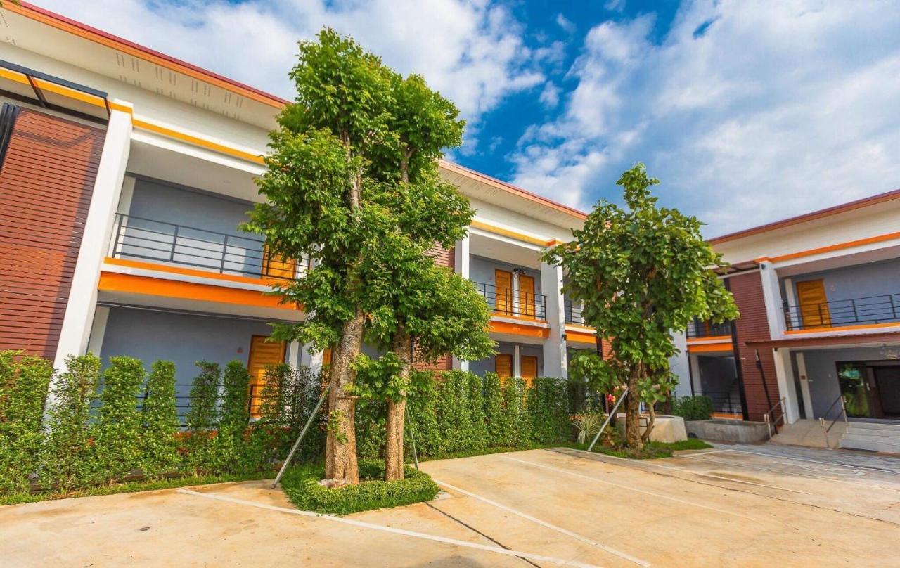 Barista Hotel Уттарадит Экстерьер фото